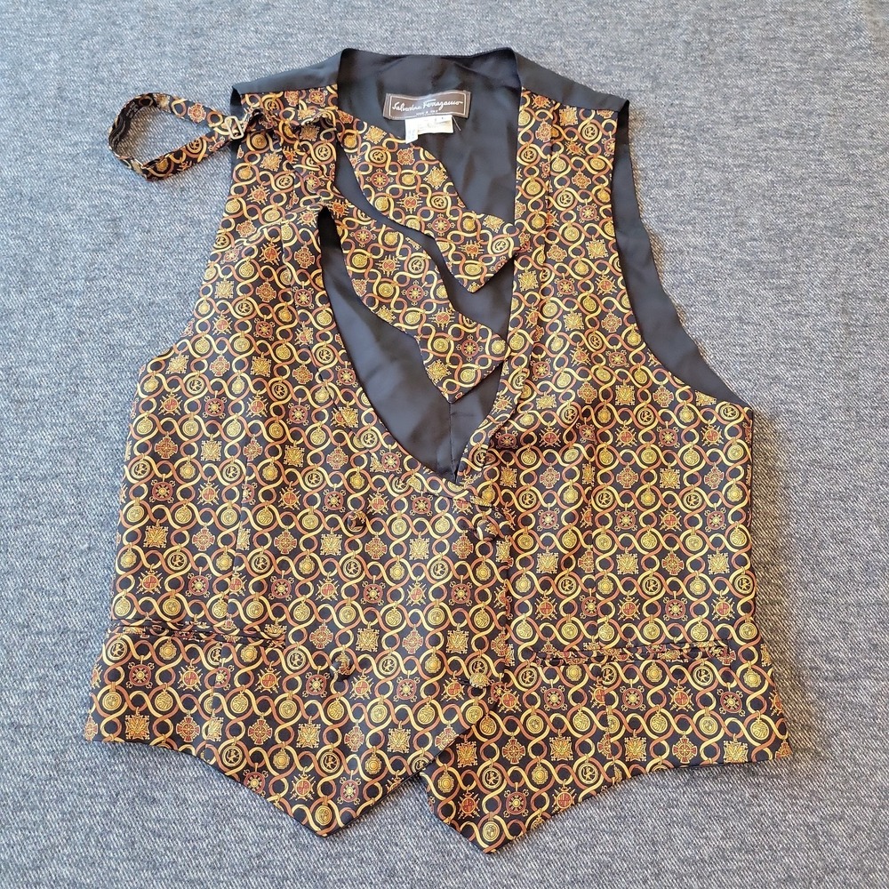 VTG Salvatore Ferragamo Vest Bow Tie Men's Large Silk Gold Chain All Over Print